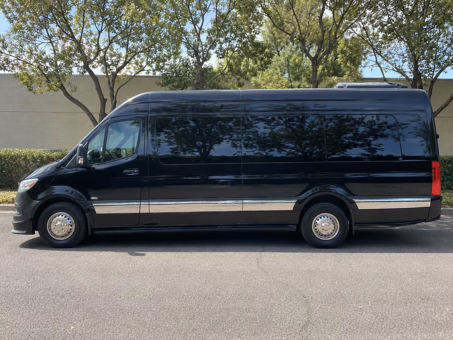 Pittsburgh Corporate Transportation party bus exterior