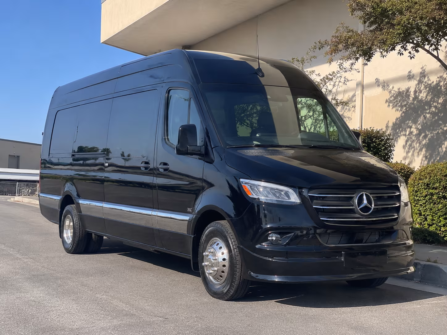 Pittsburgh Corporate Transportation party bus exterior