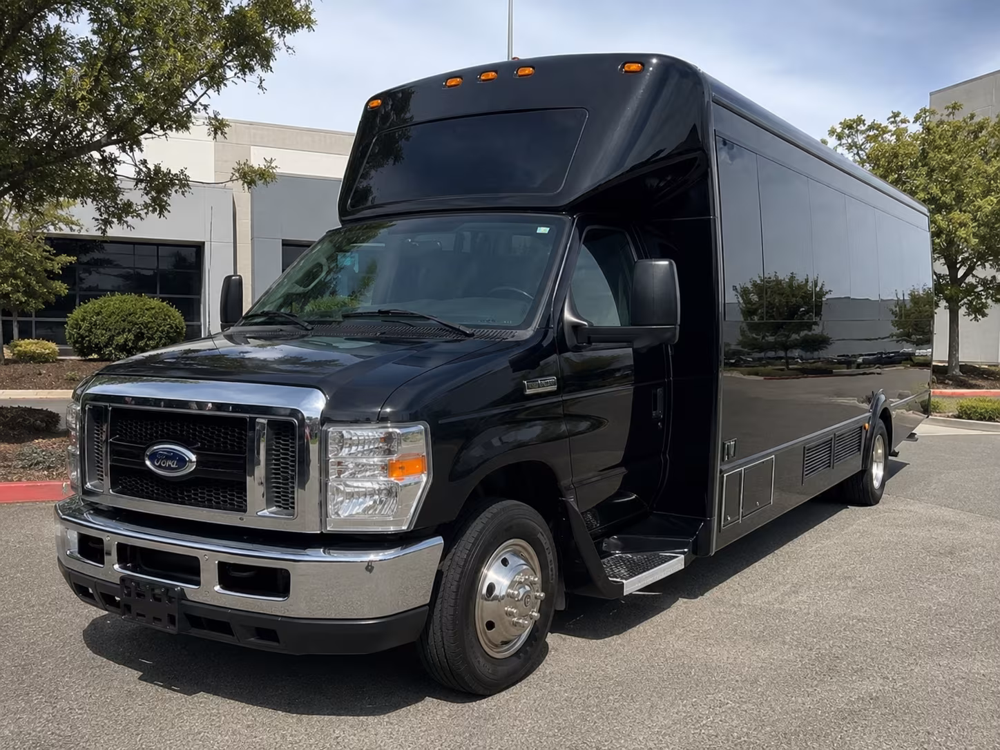 Pittsburgh Winery Tour & Pub Crawl Transportation party bus exterior