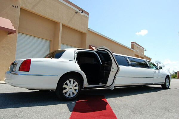 Pittsburgh White Lincoln Stretch Limo